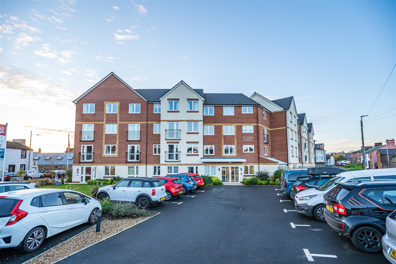 Dutton Lodge, Penrith Lakes Estates